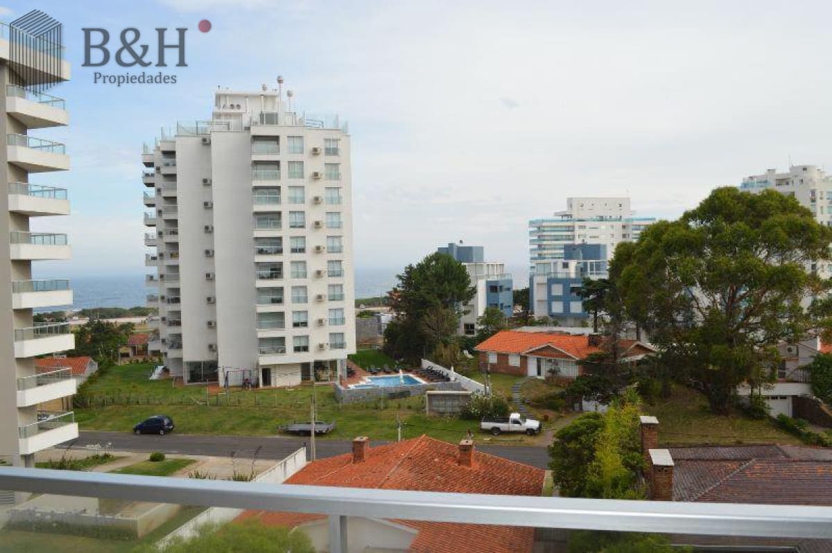 Muy Buen Apartamento de 2 Dormitorios en Aidy Grill, Punta del Este
