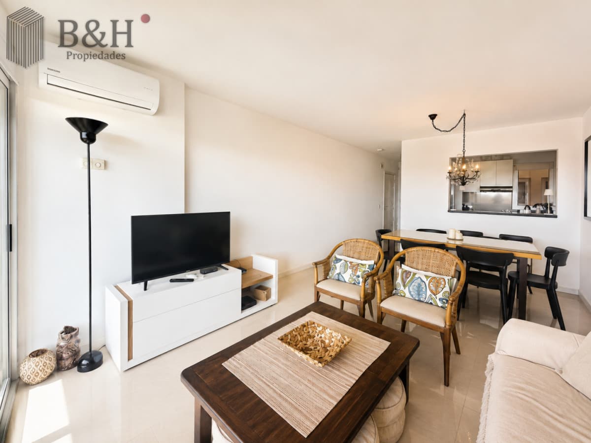 Apartamento de 3 Dormitorios en Primera Línea del Mar, Playa Brava Punta del Este