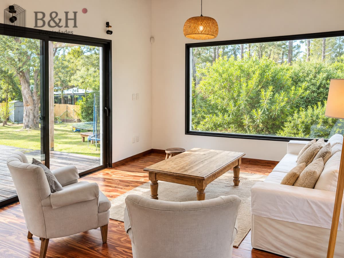 Casa en alquiler de temporada en Barra Verde, 3 Dormitorios con gran parque y Parrillero