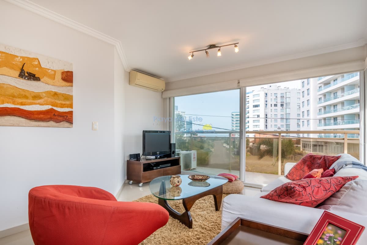Moderno Apartamento de 3 Dormitorios a Pocas Cuadras del Mar En Venta, Playa Brava - Inmobiliaria Playa del Este