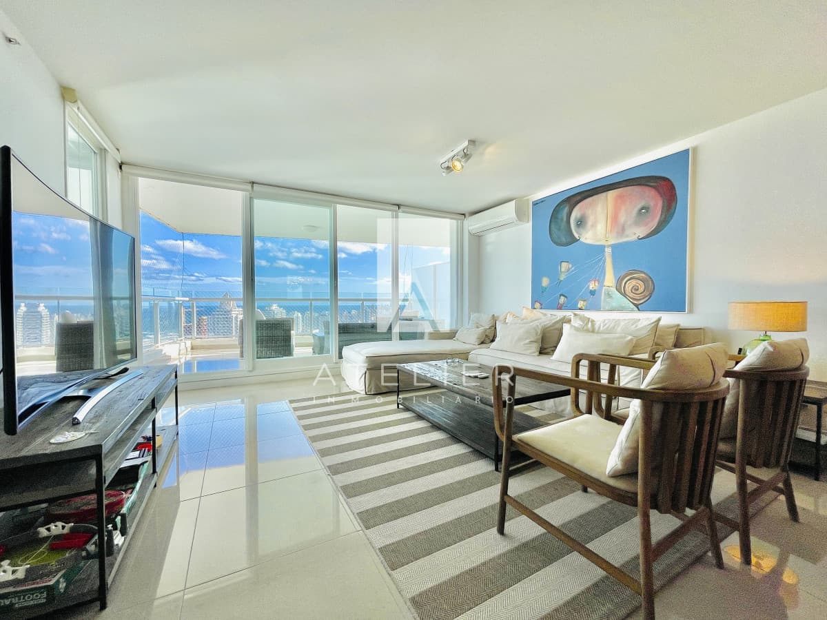 Venta de Exclusivo Pent-house de 3 Dormitorios con Vistas panorámicas a Playa Brava, Punta del Este