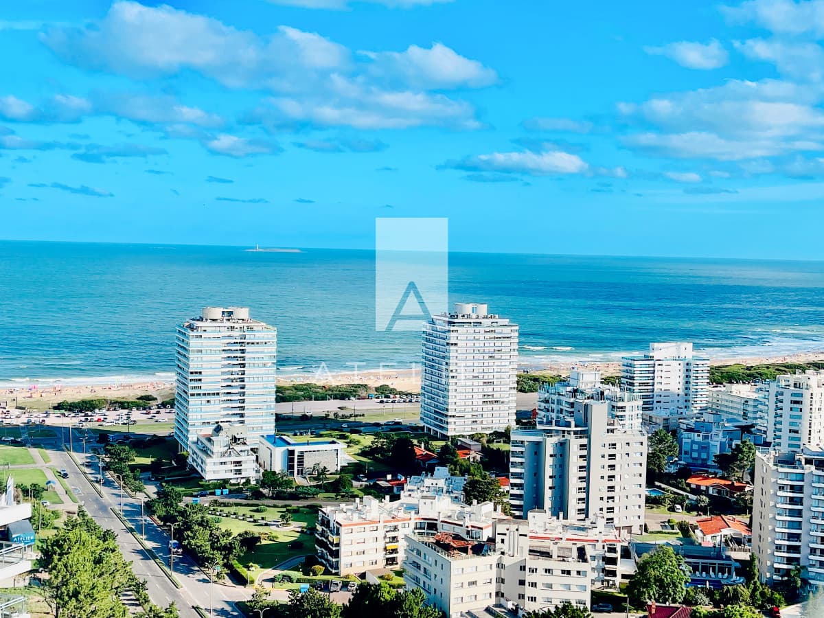 Venta de Exclusivo Pent-house de 3 Dormitorios con Vistas panorámicas a Playa Brava, Punta del Este