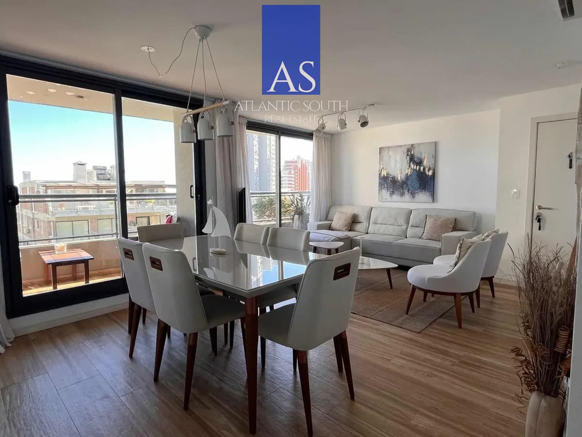 Apartamento de 2 dormitorios con garaje en venta en Punta del Este