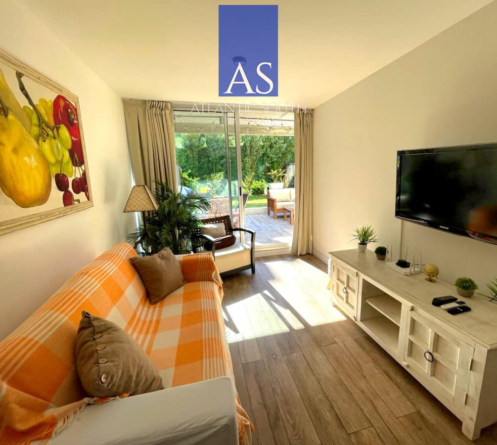 Apartamento a estrenar con patio jardín en Península piscina climatizada Punta del Este