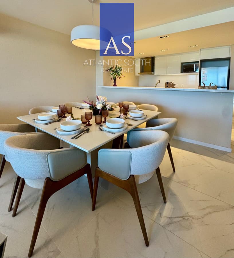 Apartamento de 2 suites con terraza y parrillero en Playa Mansa, Punta del Este