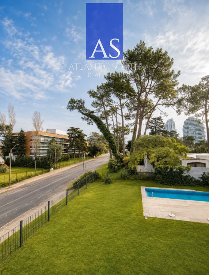 Oportunidad Apartamento 2 dormitorios moderno terraza cochera piscina Playa Mansa Punta del Este