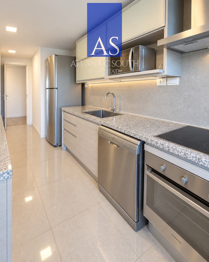 Apartamento de 2 dormitorios en venta y alquiler a 200 metros del mar en Playa Mansa