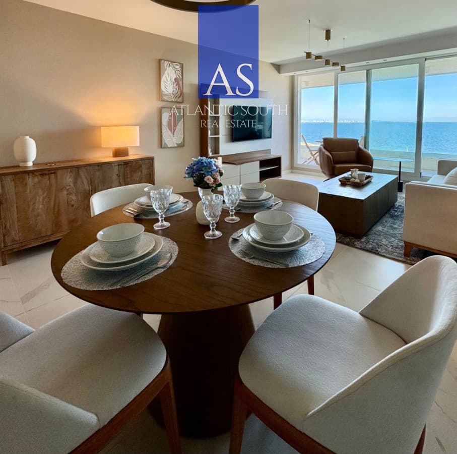 Apartamento de 2 suites con terraza y parrillero en primera línea de Playa Mansa