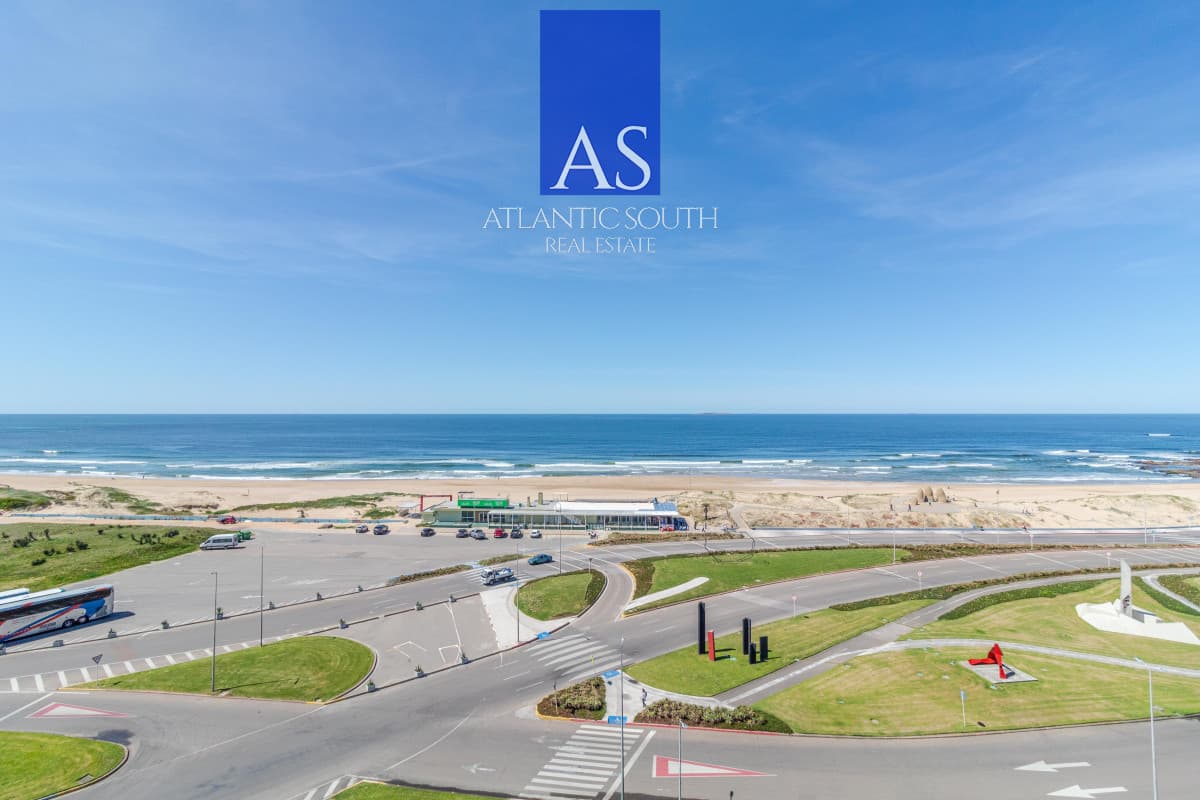 Apartamento de 3 dormitorios en suite frente al mar en Torre Imperiale II, Punta del Este