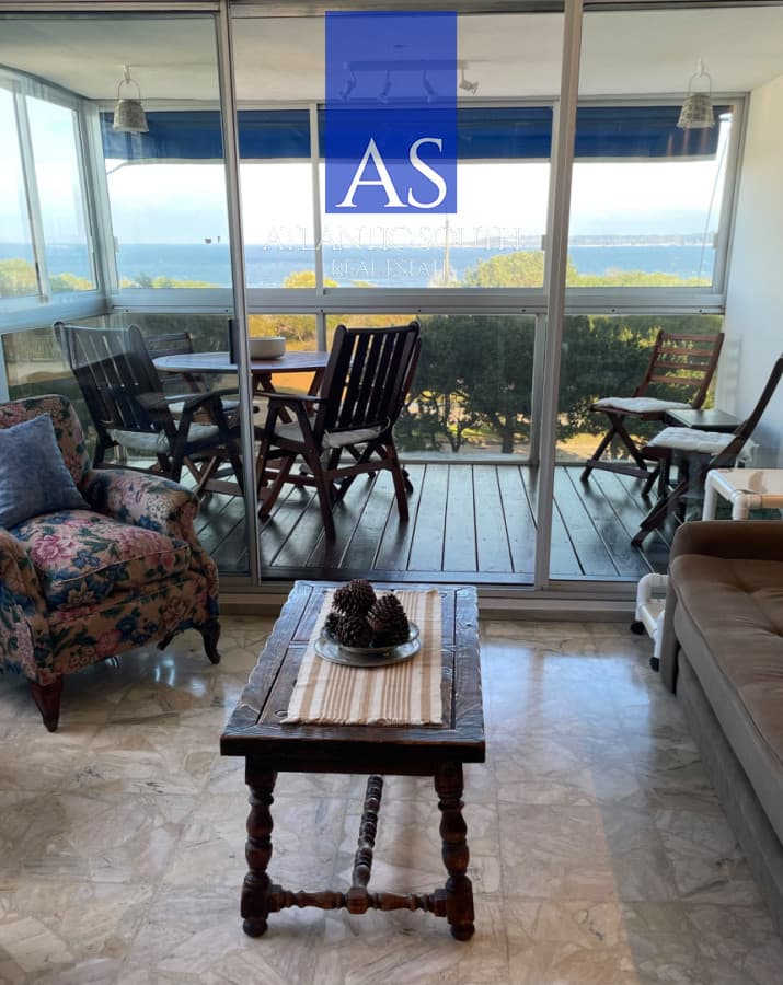 Apartamento de 2 dormitorios con vista a Playa Mansa en Tequendama