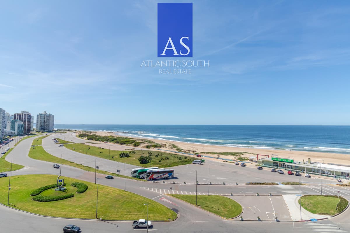 Apartamento de 3 dormitorios en suite frente al mar en Torre Imperiale II, Punta del Este