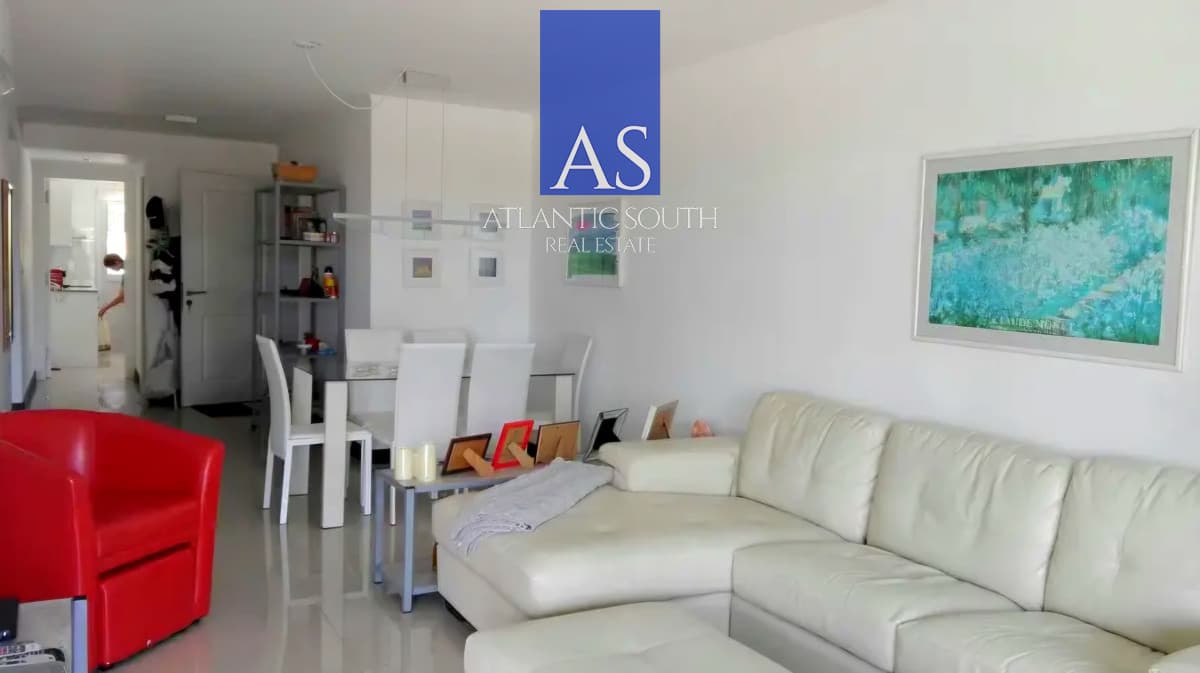 Apartamento de categoría 2 dormitorios y 3 baños parrillero propio en Playa Mansa, Punta del Este