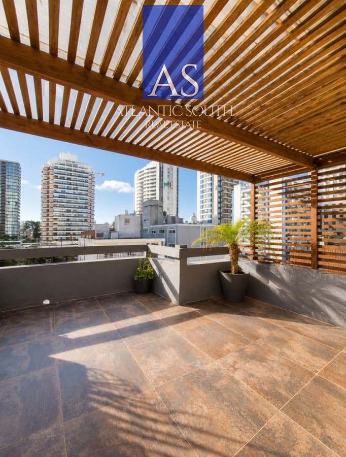 Penthouse Dúplex Reciclado a Pasos del Mar en La Pastora Playa Brava Punta del Este