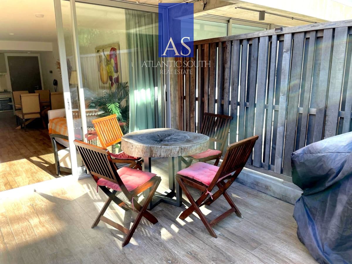 Apartamento a estrenar con patio jardín en Península piscina climatizada Punta del Este