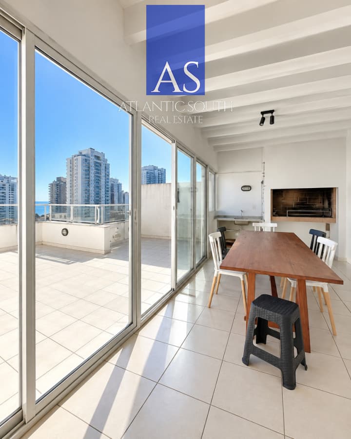 Espectacular Penthouse reciclado con barbacoa propia y vista al mar Playa Mansa Punta del Este