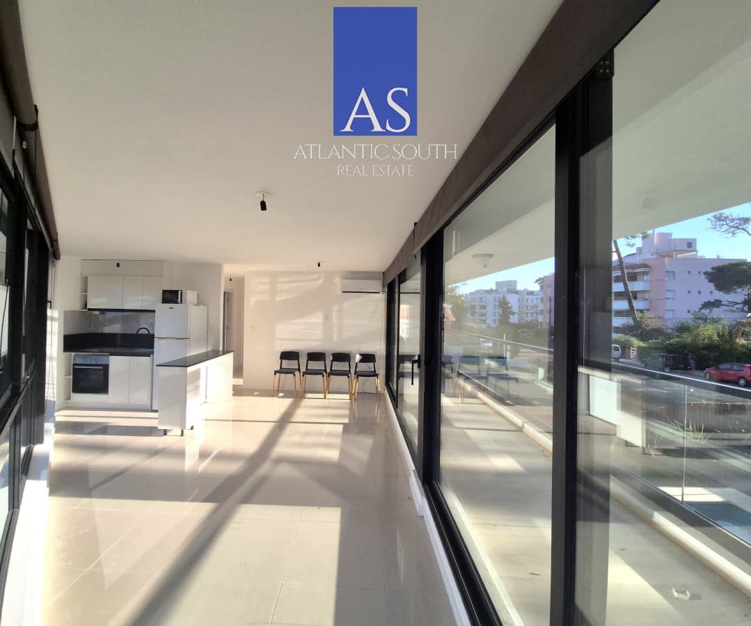Venta apartamento 2 dormitorios con parrillero a estrenar 200mts del mar Playa Mansa