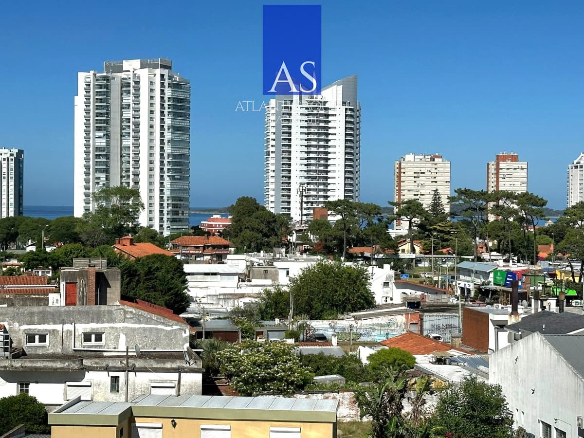 Apartamento moderno 2 dormitorios a estrenar vista parcial al mar excelentes servicios Punta del Este