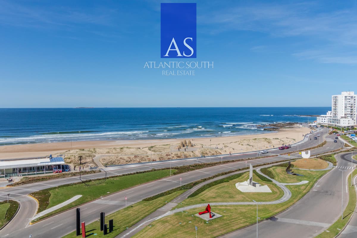 Apartamento de 3 dormitorios en suite frente al mar en Torre Imperiale II, Punta del Este
