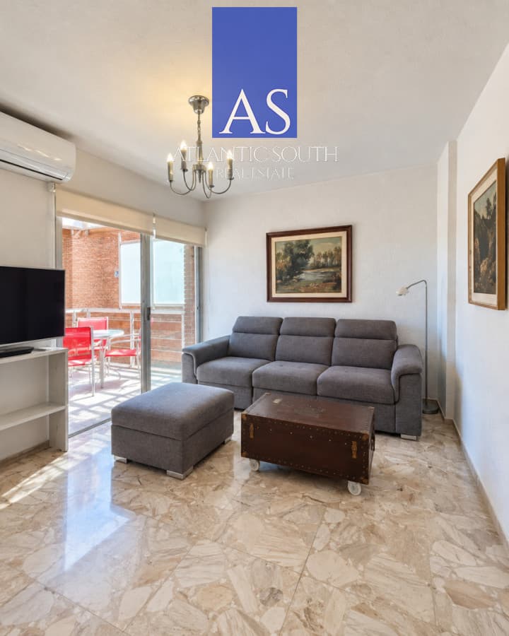 Apartamento 2 dormitorios frente al mar reciclado terraza y garage gastos bajos Playa Mansa Punta del Este