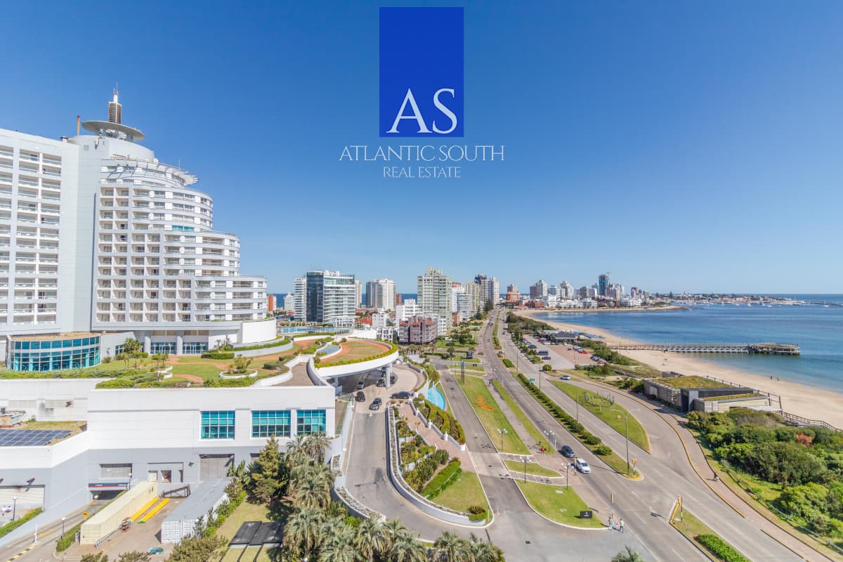 Apartamento 3 dormitorios en primera linea frente al mar Millenium Playa Mansa Punta del Este