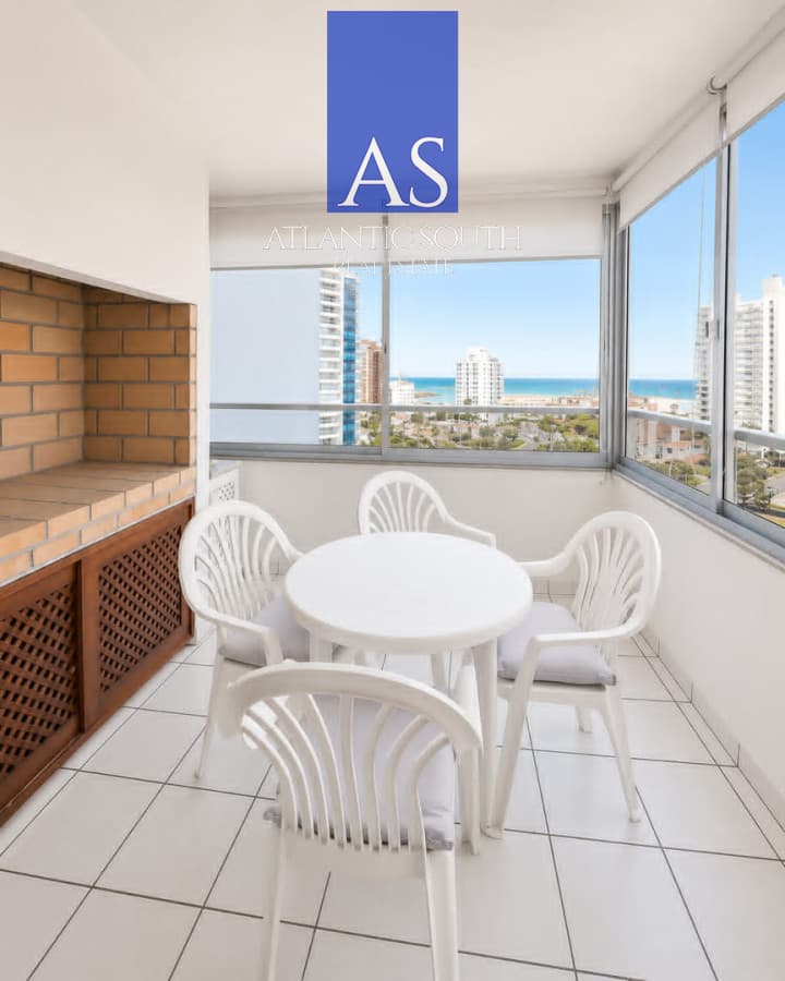 Apartamento de 2 dormitorios con parrillero propio y vista al mar en Punta del Este