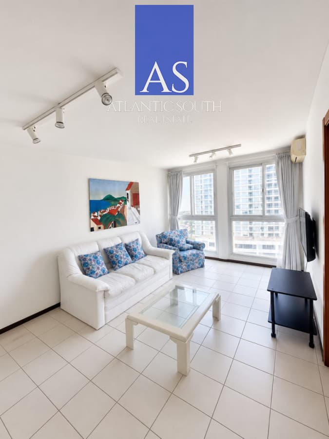 Penthouse en venta con barbacoa propia y vista al mar Playa Mansa Punta del Este