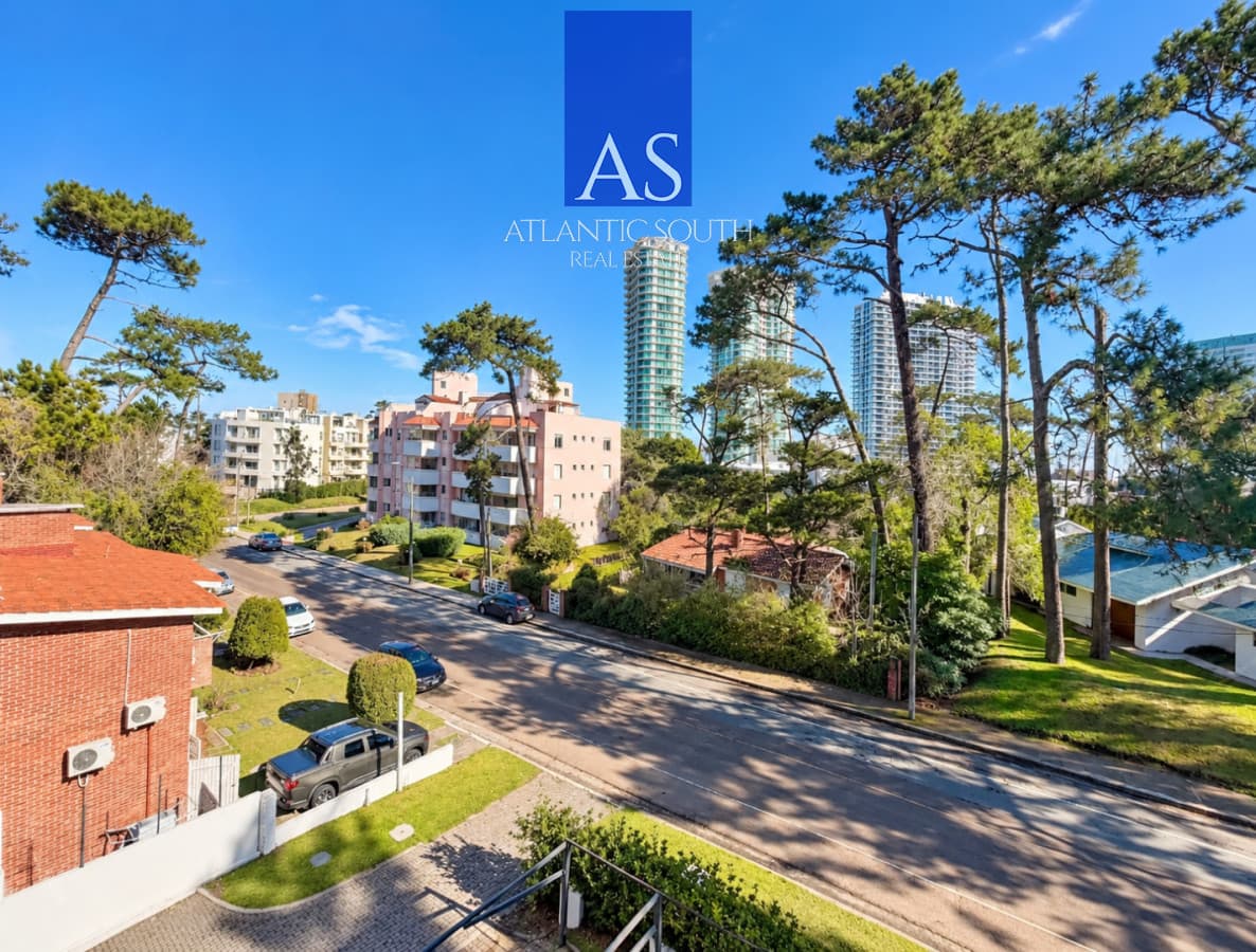 Venta apartamento 1 dormitorio casi a estrenar 150mts del mar Playa Mansa
