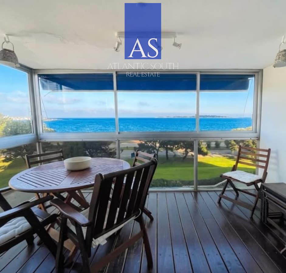Apartamento de 2 dormitorios con vista a Playa Mansa en Tequendama