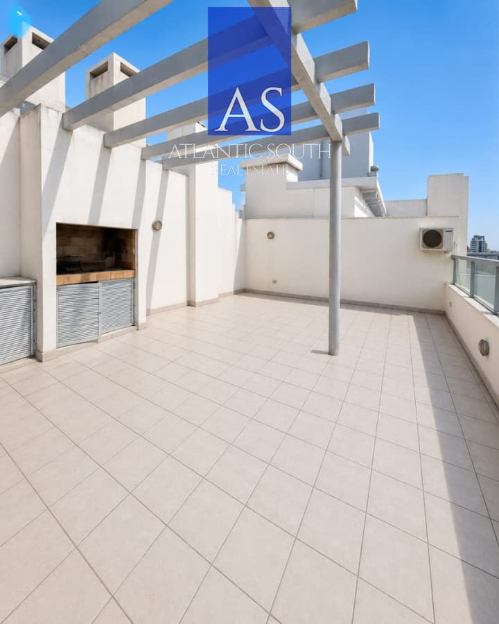 Penthouse en venta con barbacoa propia y vista al mar Playa Mansa Punta del Este