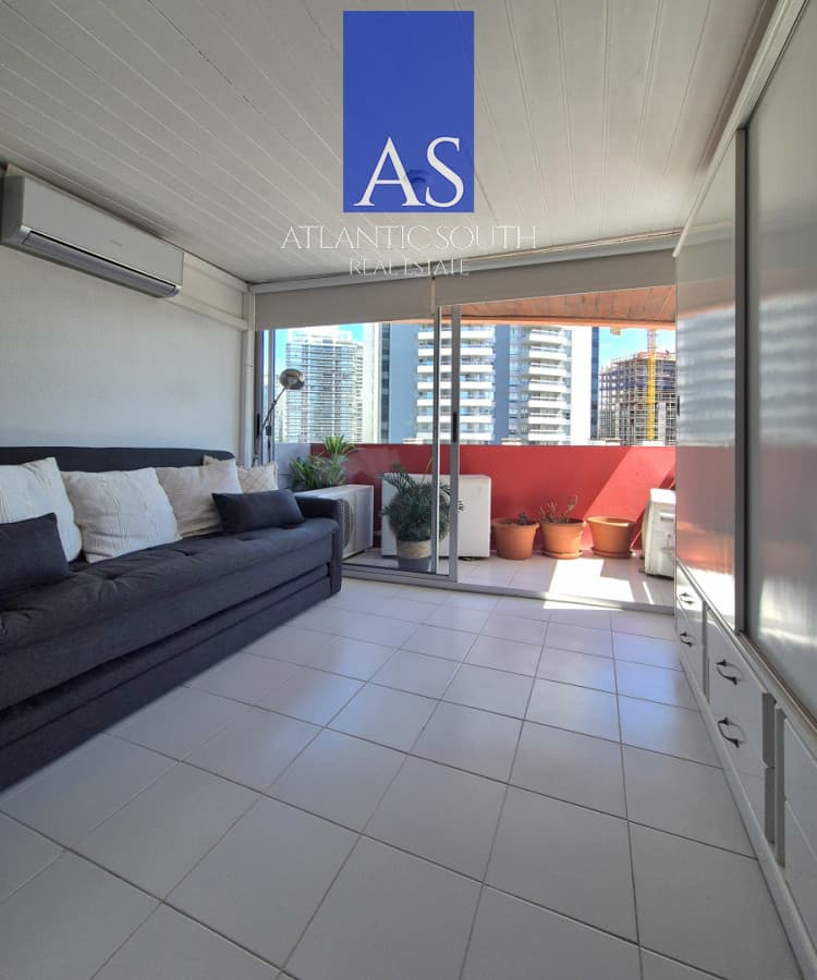 Apartamento con suite y servicio cerca de Playa Brava, Punta del Este