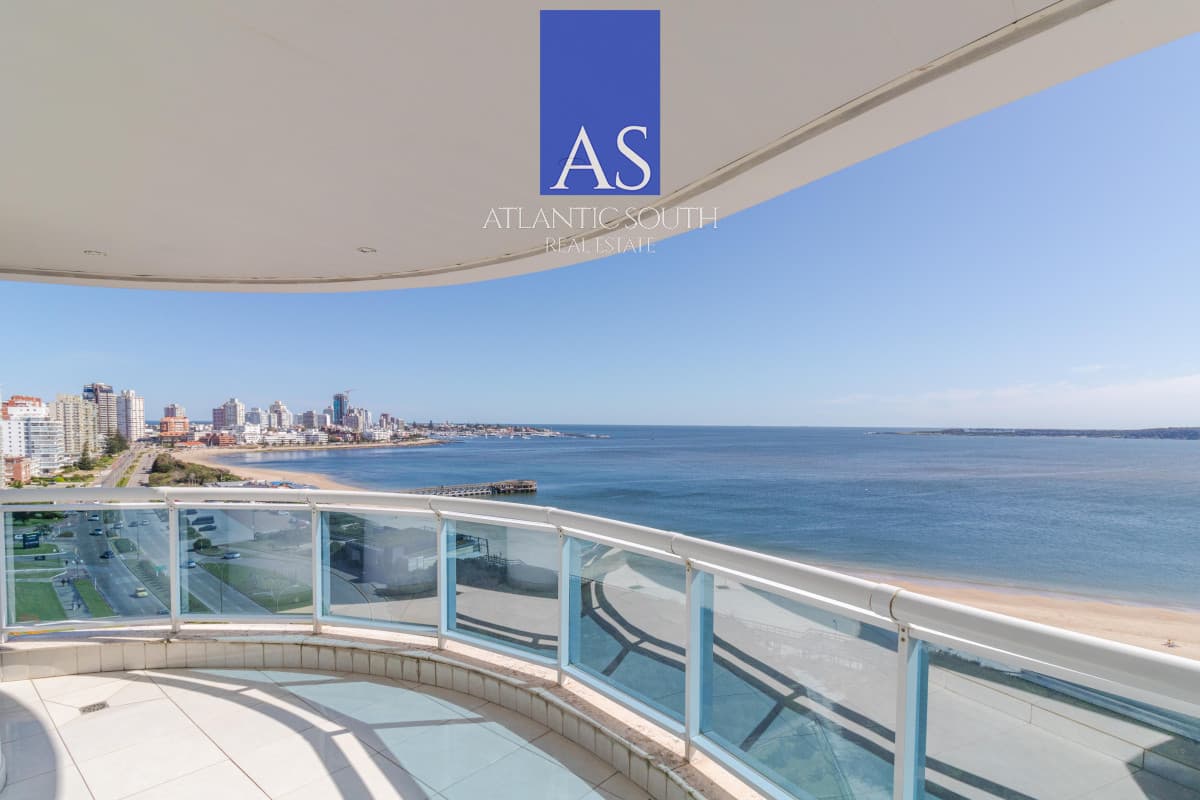 Apartamento 3 dormitorios en primera linea frente al mar Millenium Playa Mansa Punta del Este