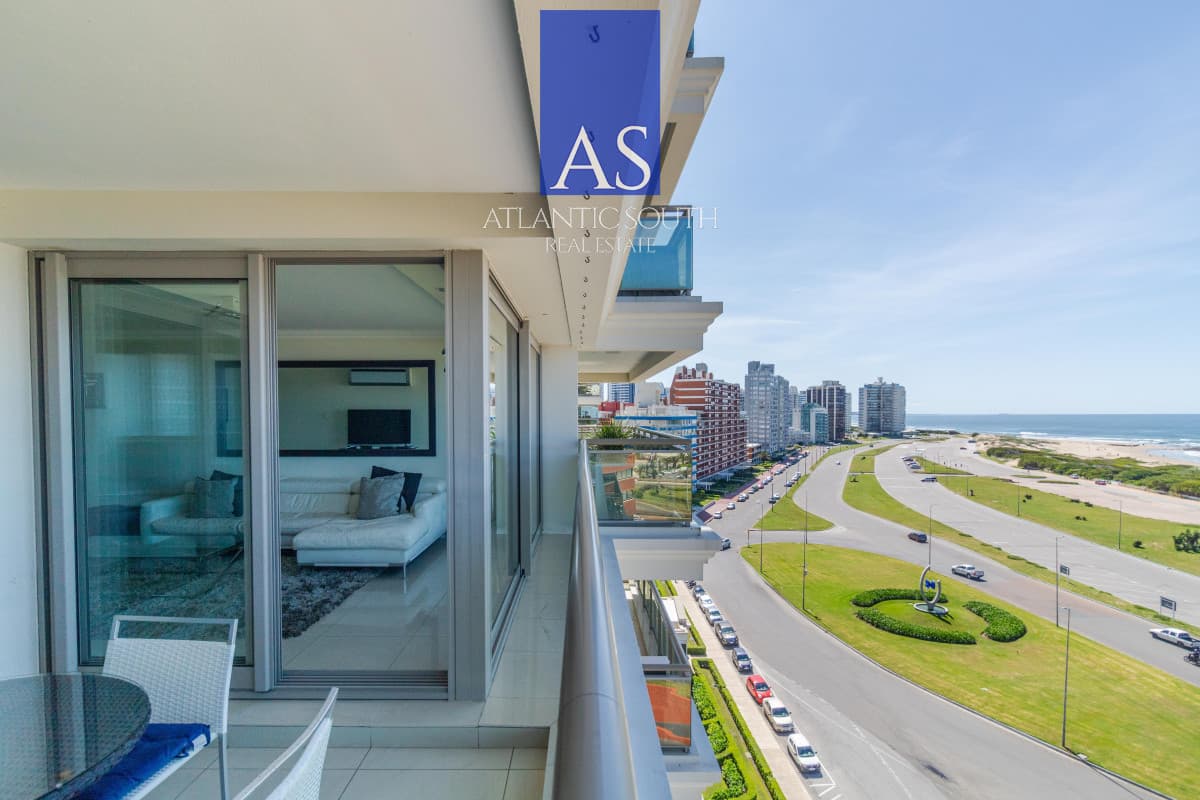 Apartamento de 3 dormitorios en suite frente al mar en Torre Imperiale II, Punta del Este