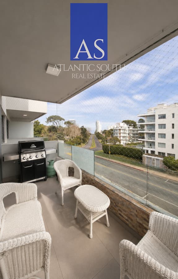 Oportunidad Apartamento 2 dormitorios moderno terraza cochera piscina Playa Mansa Punta del Este