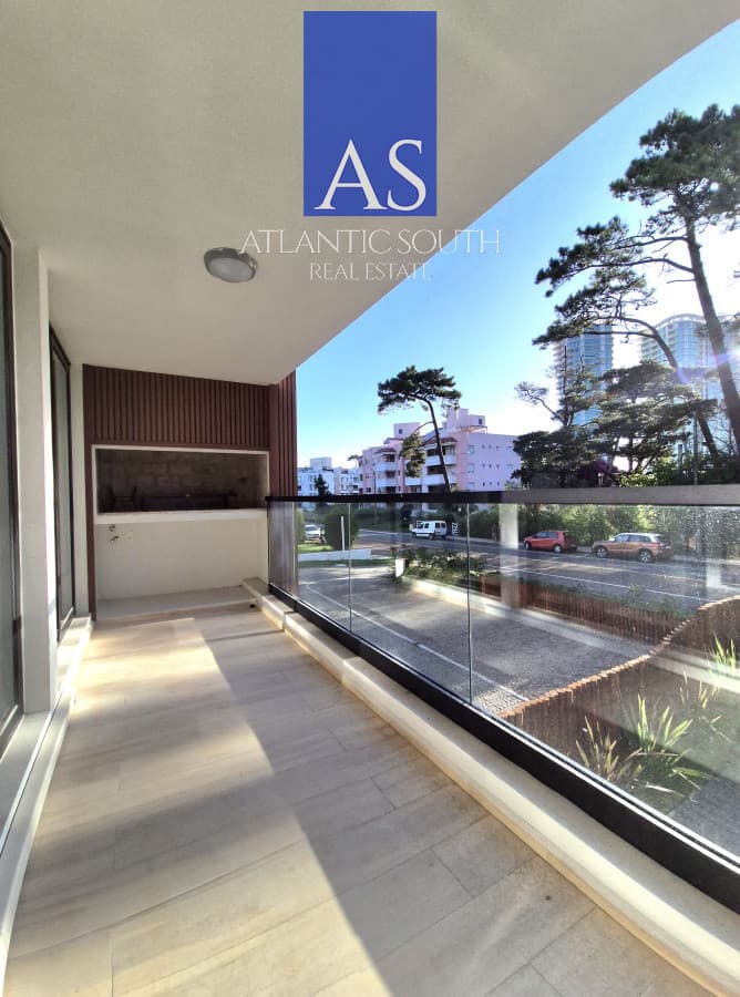 Venta apartamento 2 dormitorios con parrillero a estrenar 200mts del mar Playa Mansa