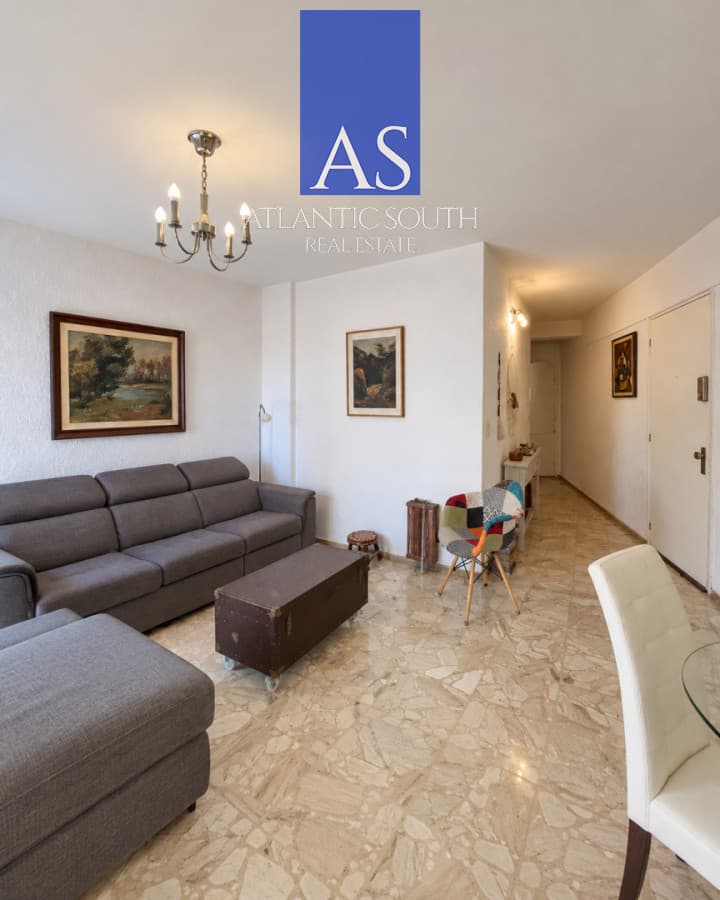 Apartamento 2 dormitorios frente al mar reciclado terraza y garage gastos bajos Playa Mansa Punta del Este