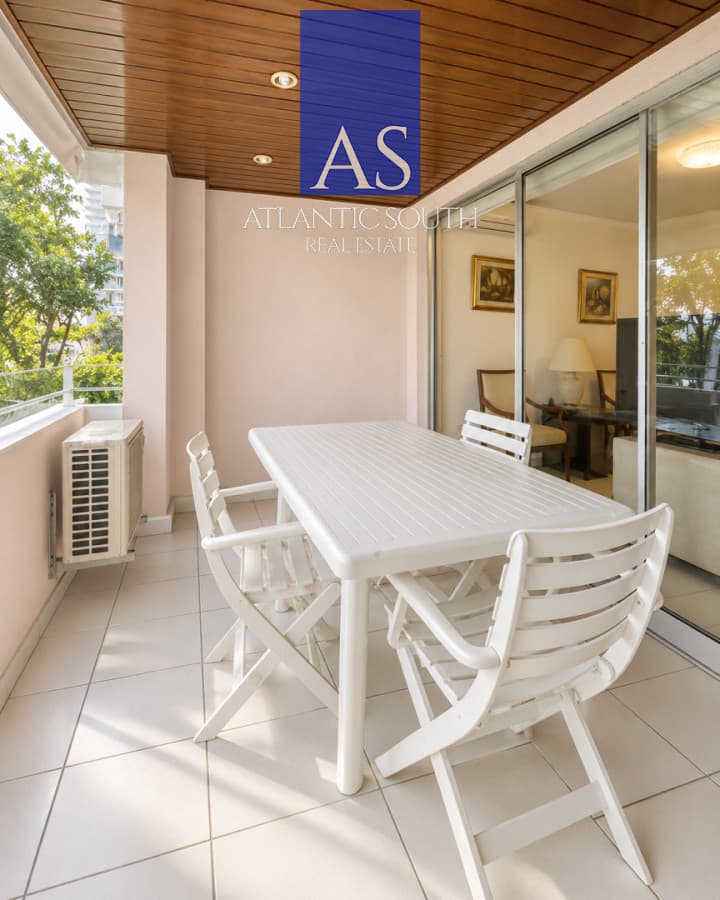 Apartamento 3 dormitorios con garage en Playa Mansa a 150 metros del mar
