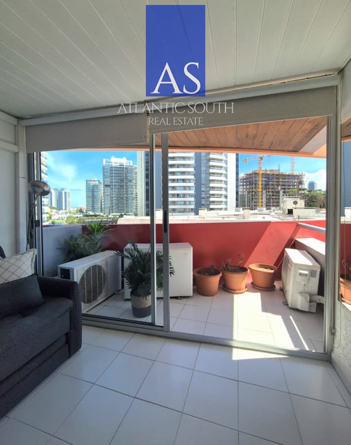 Apartamento con suite y servicio cerca de Playa Brava, Punta del Este