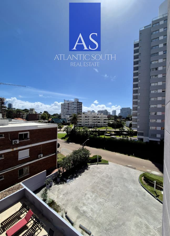 Apartamento con suite y servicio cerca de Playa Brava, Punta del Este