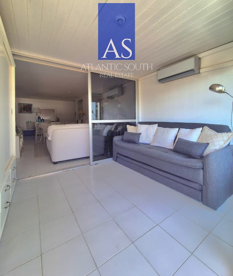 Apartamento con suite y servicio cerca de Playa Brava, Punta del Este