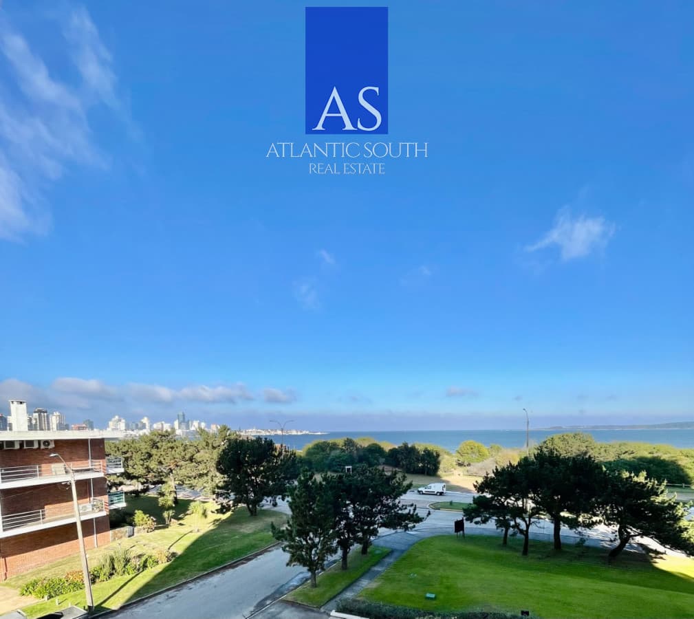Apartamento de 2 dormitorios con vista a Playa Mansa en Tequendama