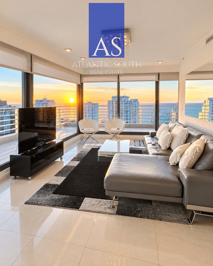 Penthouse de 3 dormitorios con vista directa al mar en Playa Mansa, Punta del Este