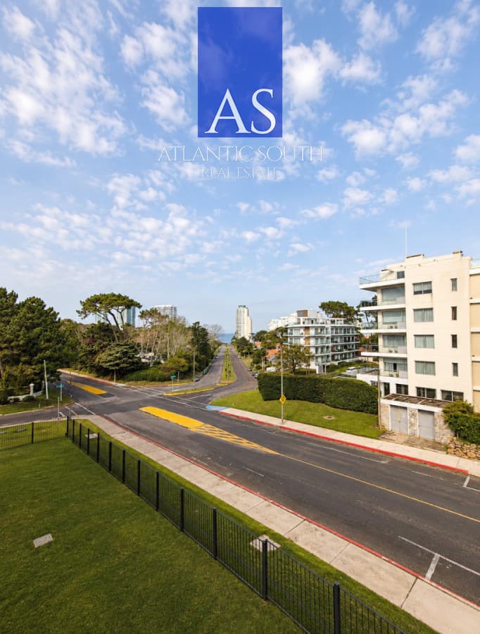 Oportunidad Apartamento 2 dormitorios moderno terraza cochera piscina Playa Mansa Punta del Este