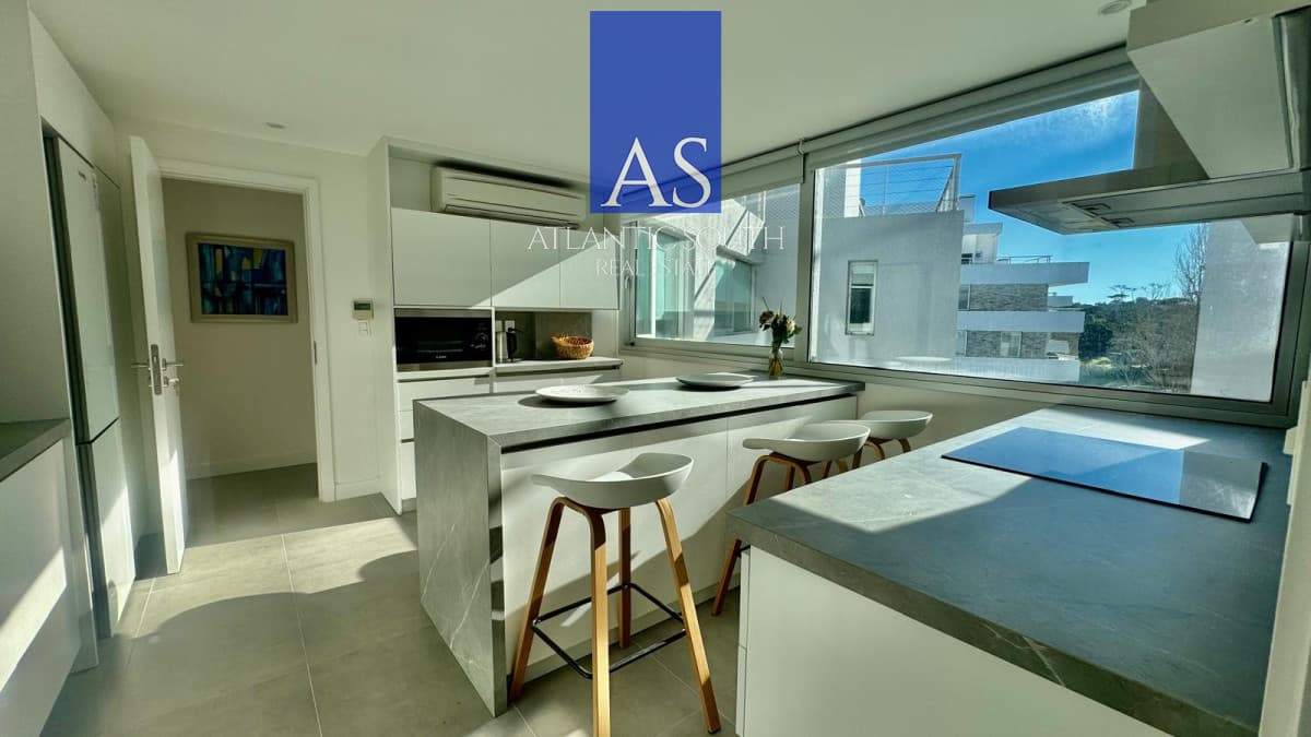 Apartamento de 3 dormitorios en primera línea de Playa Mansa, Edificio Isabel