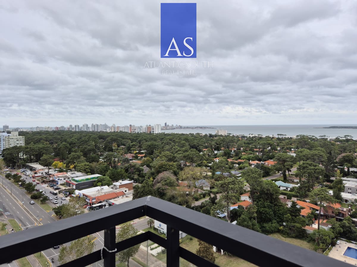 Oportunidad apartamento moderno piso alto 3 dormitorios 2 baños terraza con vista al mar garage venta Punta del Este Jardines del Country