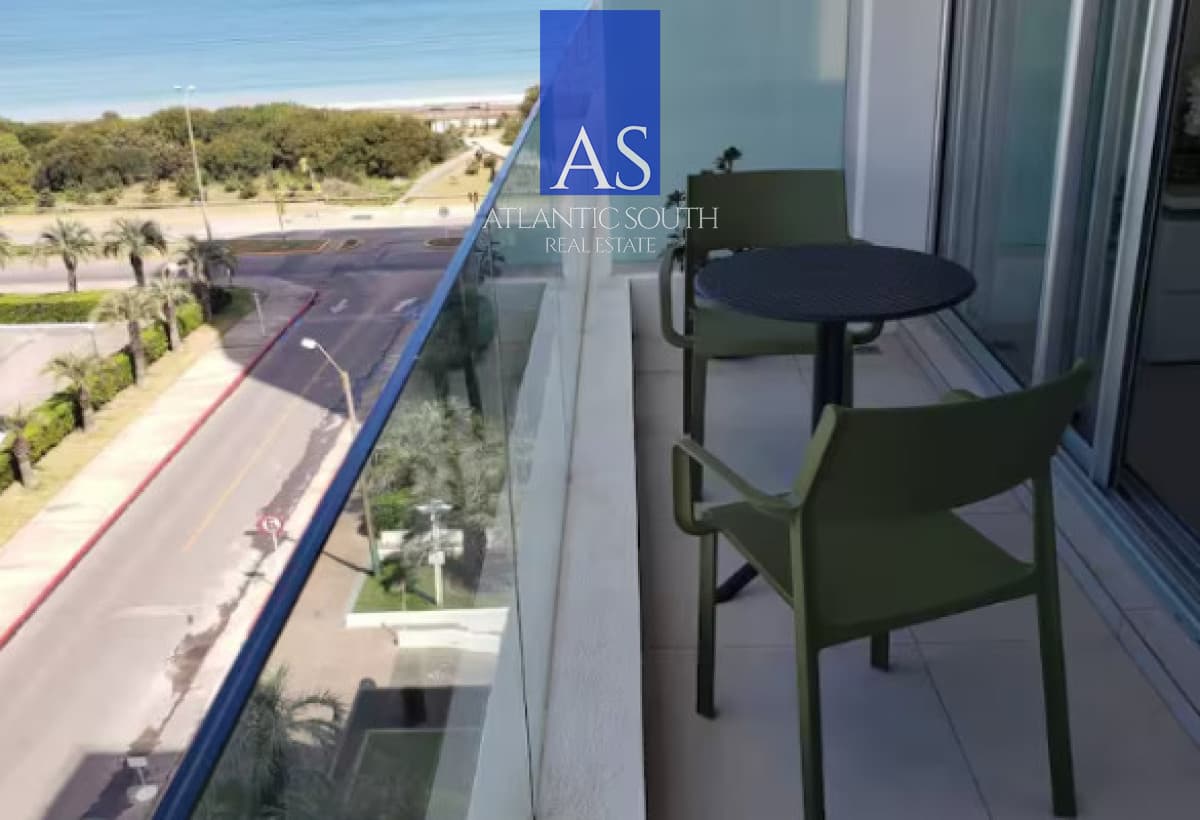 Apartamento de 1 Dormitorio en Parada 4 de Playa Mansa Frente a Enjoy Conrad
