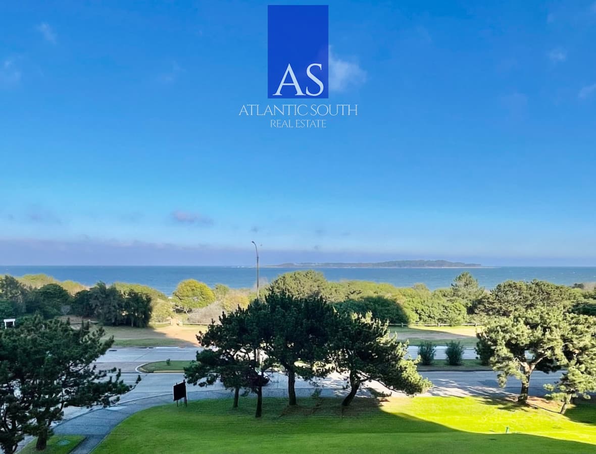 Apartamento de 2 dormitorios con vista a Playa Mansa en Tequendama