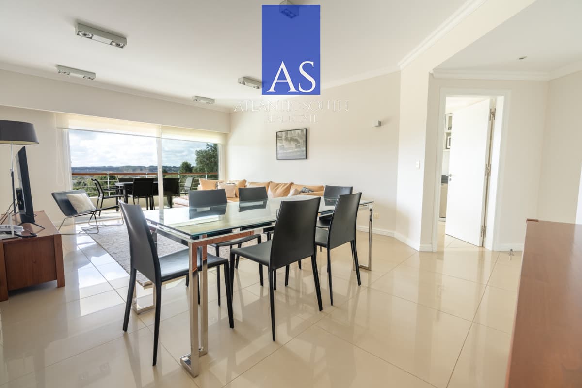 Apartamento de 2 dormitorios en complejo privado Playa Mansa
