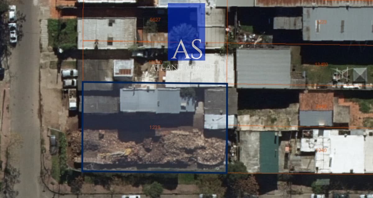 Propiedad en esquina con local comercial, vivienda y galpones en Maldonado