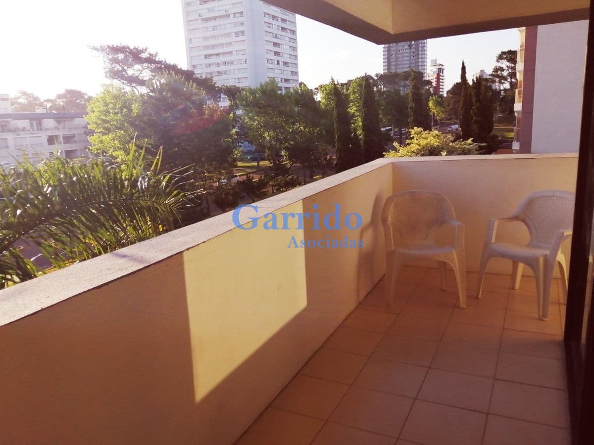 Edificio Nuevo, Roosvelt, Dormitorio, Baño Y Garaje Ref 1467