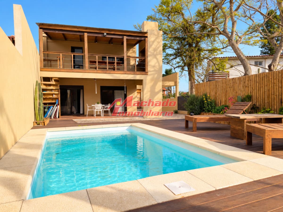Casa en Pinares a 100 metros de Playa Mansa